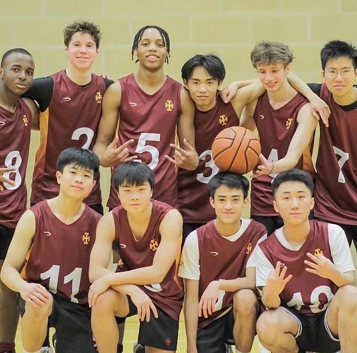 The basketball team posing for the photographer