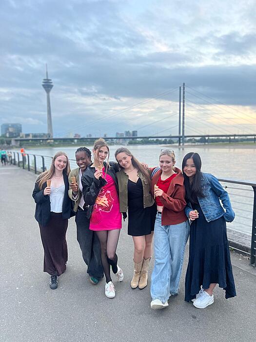 Girls with icecream at bridge in Düsseldorf