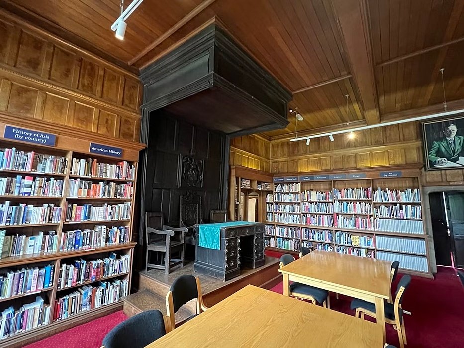 Reptons beautiful library