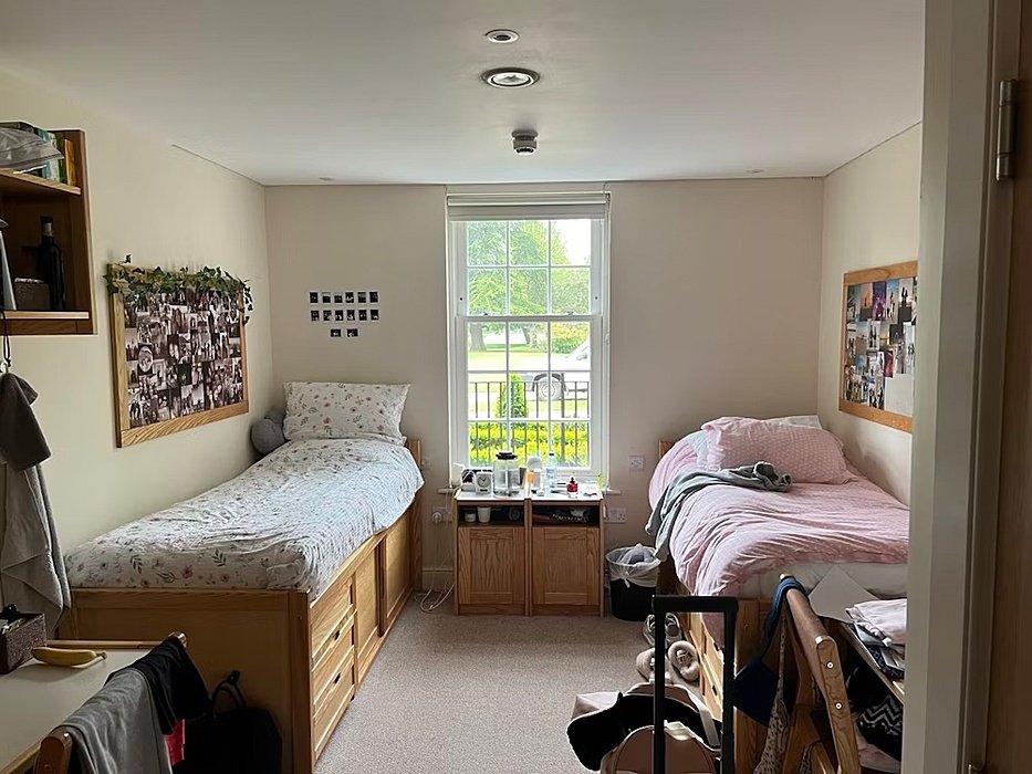 Two bedroom with window