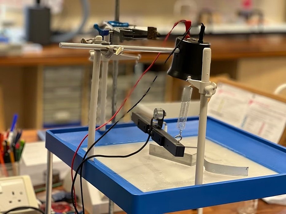 Electrifying physics - physical experiment