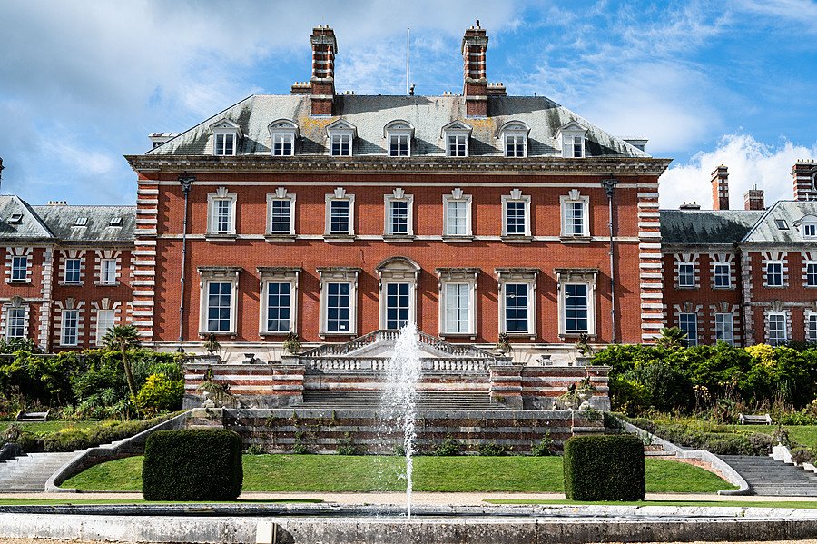 Bryanston School with its fountain in the front