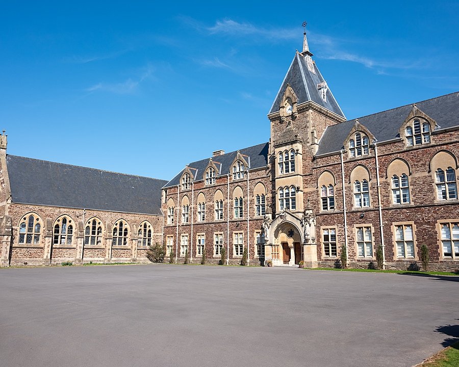 The pretty main building of King's College Taunton from the front