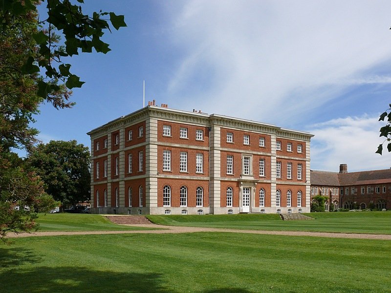 Beautiful Edwardian red-brick house with large lawn in front