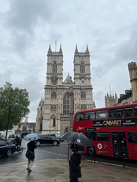 The view of a red doppeldecker bus in front of Westminster Abbey right outside Westminster School